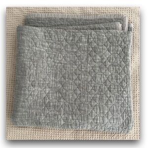 Artisan de Luxe Grey Chambray Quilt/Coverlet • Queen